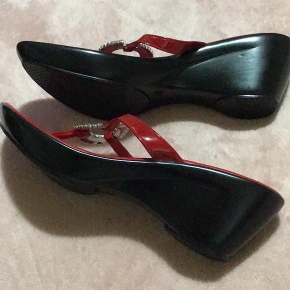 “NEW” Athena Alexander Red and Rhinestone Sandals. - Picture 6 of 7
